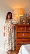 Cargar imagen en el visor de la galería, VESTIDO PAOLA FLOWER MUSTARD & GREEN