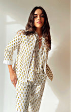 Cargar imagen en el visor de la galería, PANTALÓN LEANDRA FLOWER MUSTARD & GREEN