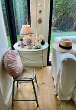 Load image into Gallery viewer, FUNDA COJÍN REDONDO MINI VICHY ROSA PALO