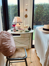 Load image into Gallery viewer, FUNDA PANTALLA OFF WHITE CON ZIG ZAG