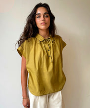 Load image into Gallery viewer, Blusa Jimena curry / coral