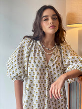 Cargar imagen en el visor de la galería, VESTIDO PAOLA FLOWER MUSTARD & GREEN