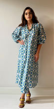 Cargar imagen en el visor de la galería, VESTIDO PAOLA BLUE LIME CIRCLES