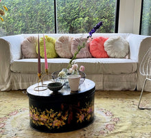 Load image into Gallery viewer, FUNDA COJÍN REDONDA FLOR JOSEPHINE