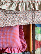 Load image into Gallery viewer, FUNDA COJÍN RECTANGULAR CAMILLE ROSA PEACH