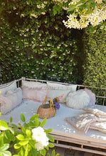 Load image into Gallery viewer, FUNDA COJÍN RECTANGULAR FLOR MARION