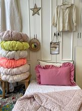 Load image into Gallery viewer, FUNDA COJÍN REDONDA DOMINO LIMÓN FLUOR