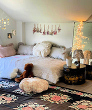 Load image into Gallery viewer, EDREDÓN QUILT CUNA COBERTOR CAMITA FLOR MARION