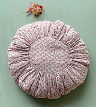 Load image into Gallery viewer, FUNDA COJÍN REDONDA FLOR JOSEPHINE
