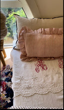 Load image into Gallery viewer, EDREDÓN QUILT CUNA COBERTOR CAMITA FLOR MARION