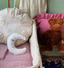 Load image into Gallery viewer, FUNDA COJÍN RECTANGULAR VICHY FLORENCE HORTENSIA Y LILA