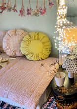 Load image into Gallery viewer, FUNDA COJÍN REDONDA DOMINO LIMÓN FLUOR