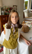 Load image into Gallery viewer, Chaleco Annie blanco antiguo  niña
